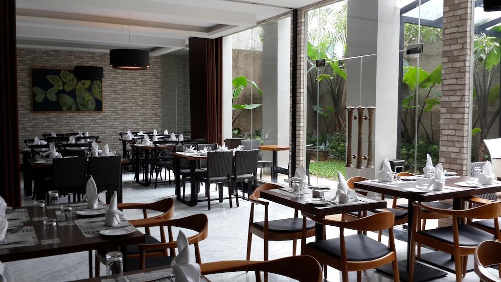 Sotis Hotel Jakarta Exterior foto